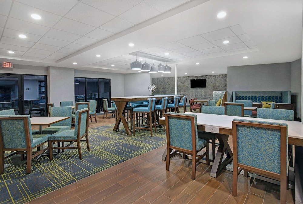 Hampton Inn Westfield 36/45