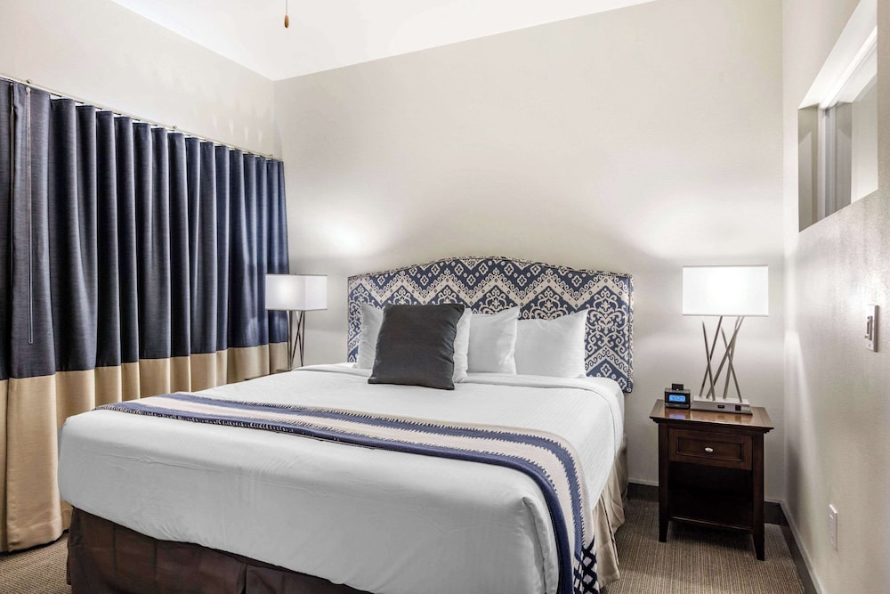Suite, 2 Double Beds, 2 King Beds, Sofa