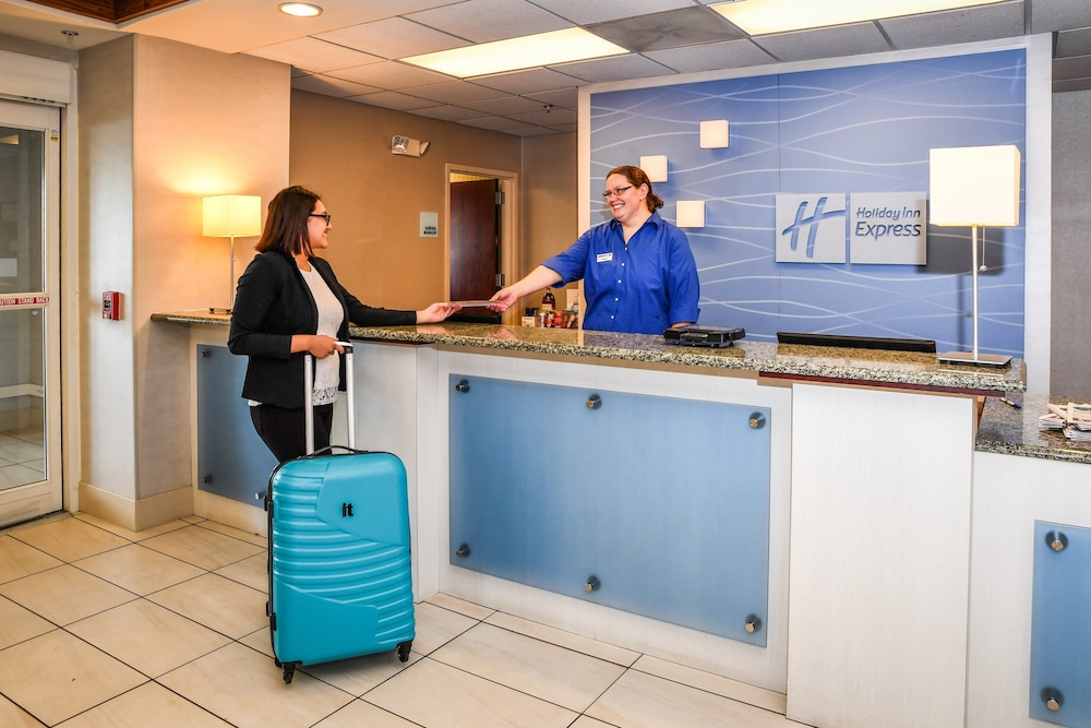 Holiday Inn Express Hotel Suites Concord 11/57