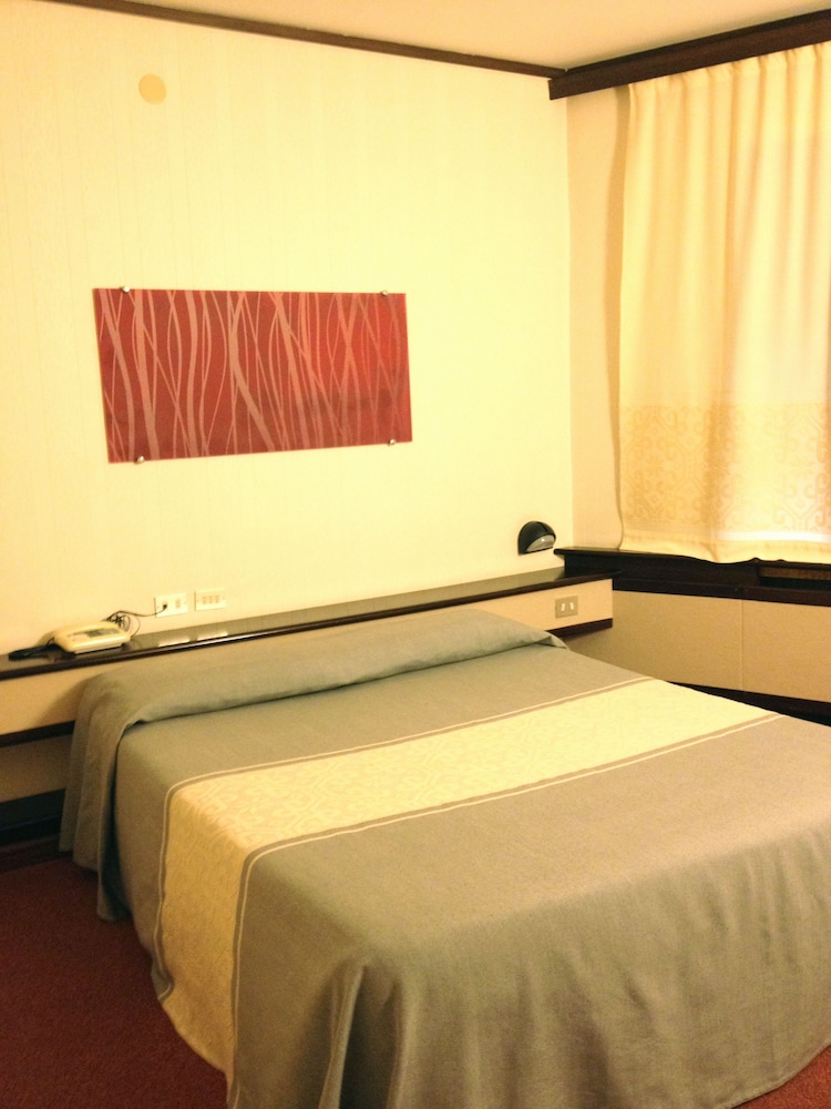 ITALIA CAGLIARI HOTEL 20/50