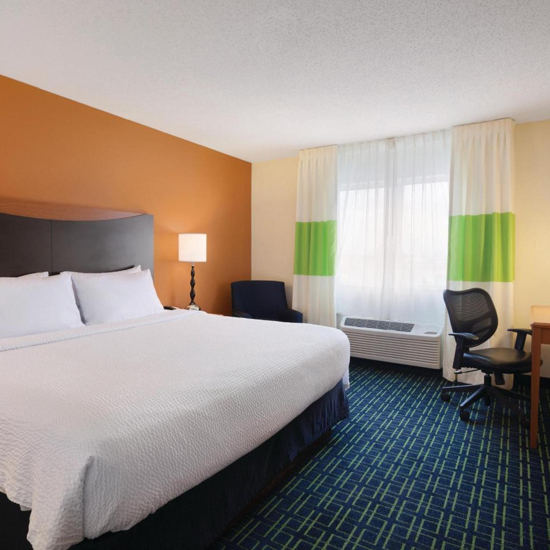 Guest Room, Queen Bed