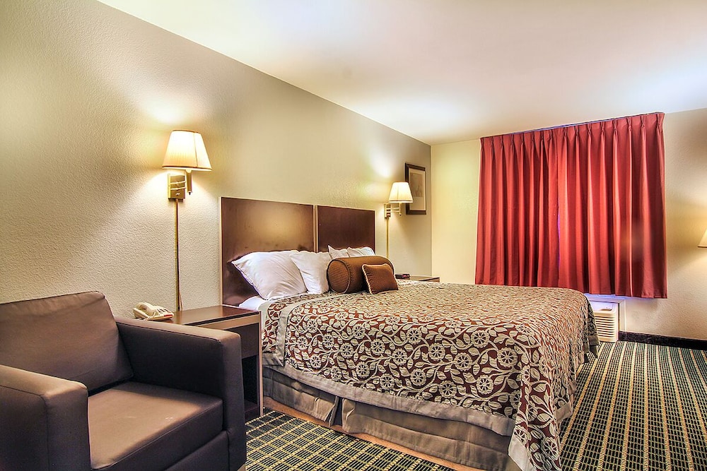 Days Inn by Wyndham Market Center Dallas Love Field 11/27