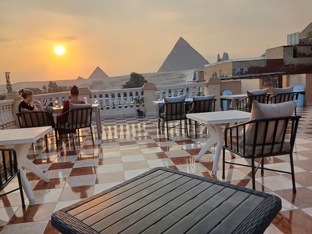 Royal Pyramids Inn 32/50