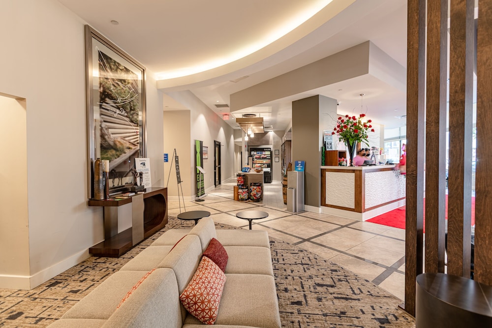 Hilton Garden Inn Louisville Downtown 65/87