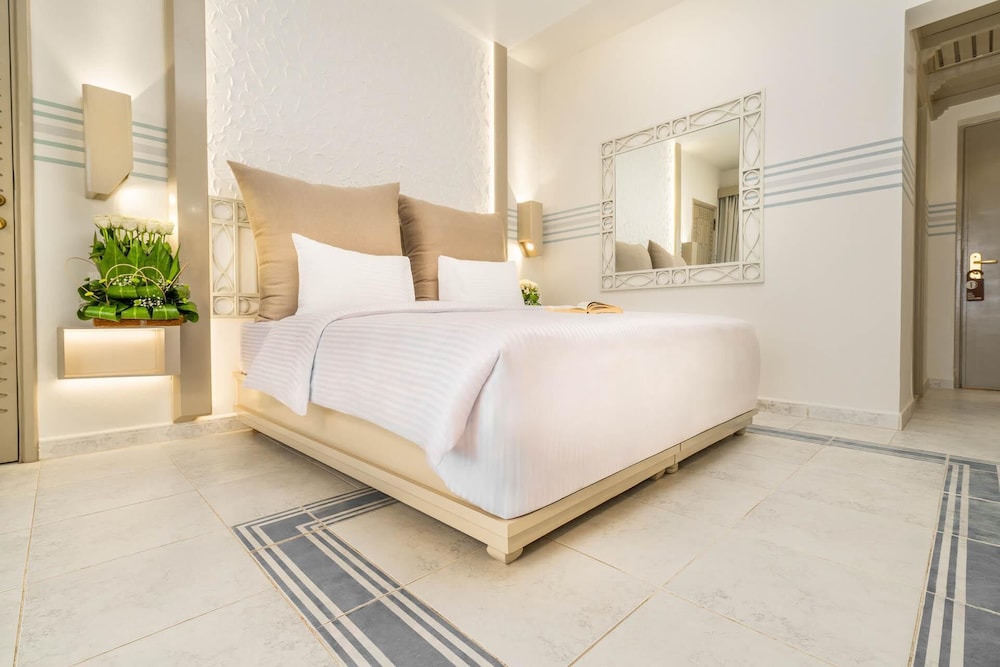 Aqua Marine, Queen Bed, Beach Front، TOP Domina Coral Bay Resort 3/5