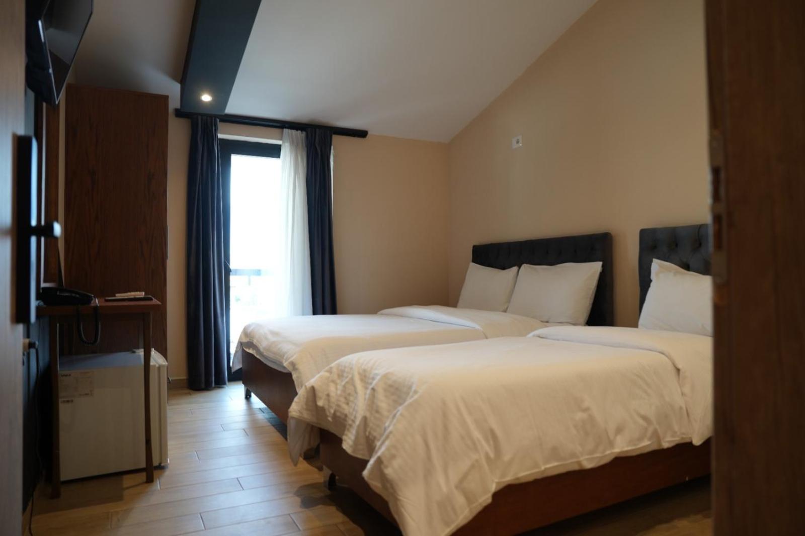 SR99 HOTEL 22/38