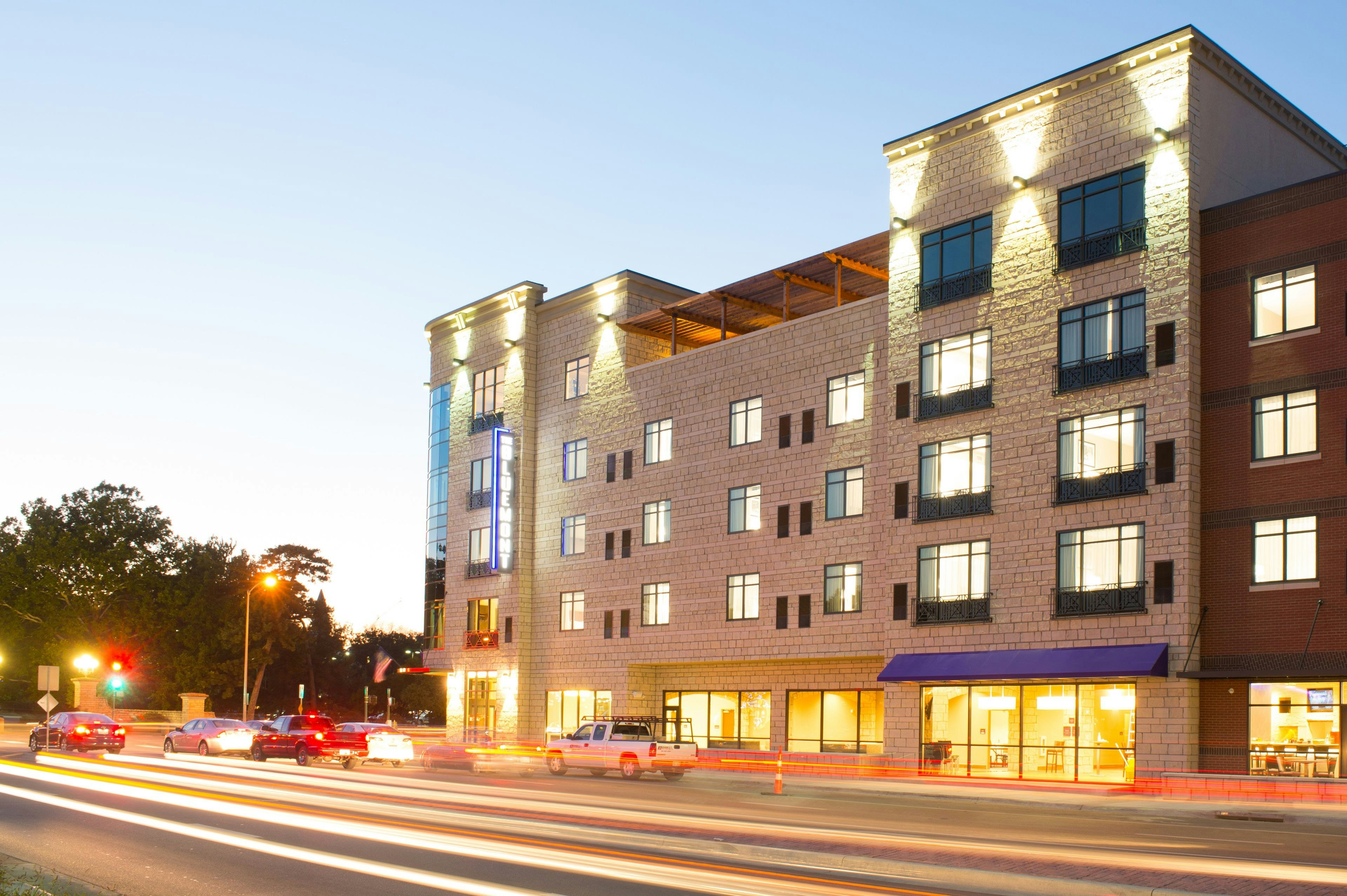 The Bluemont Hotel 4/80