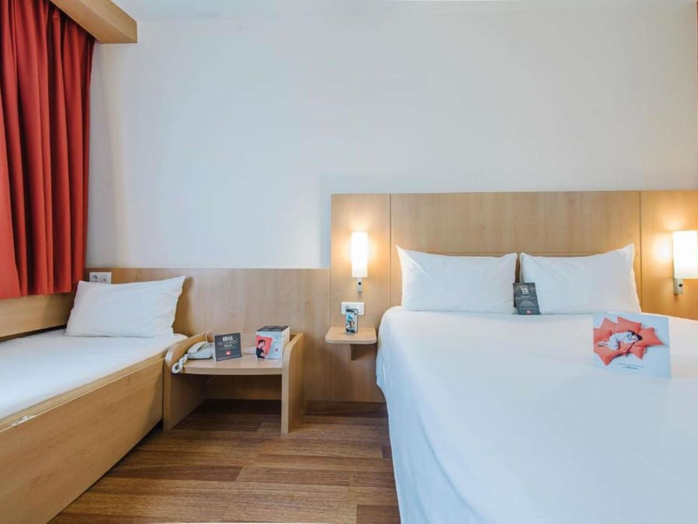 IBIS BARCELONA RIPOLLET 25/72