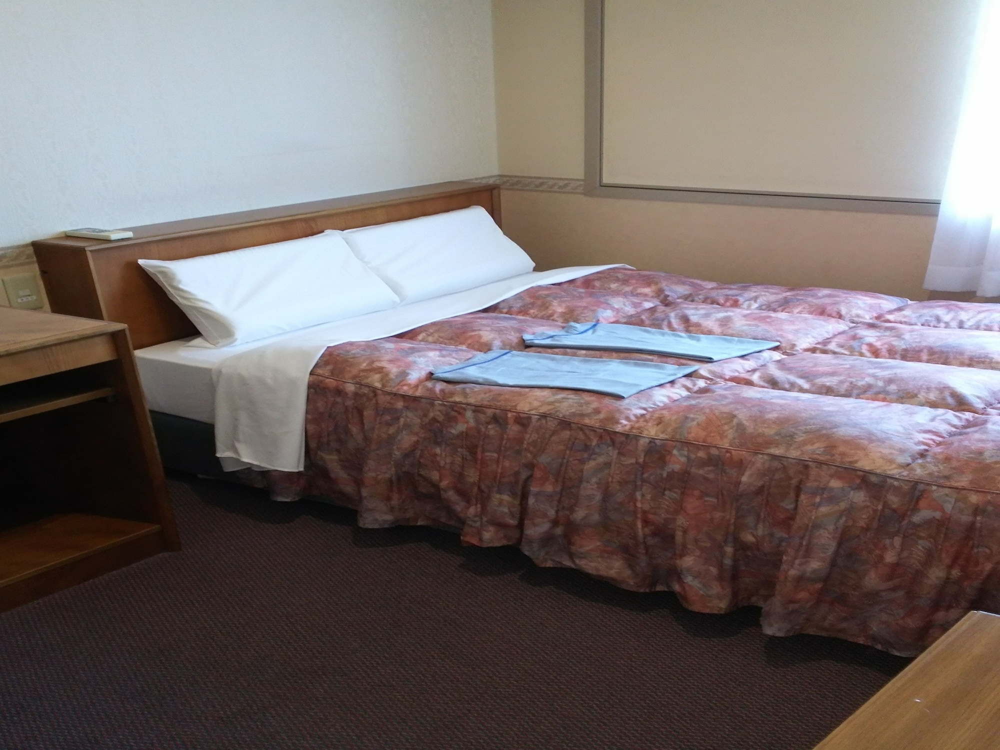 ECONOMY, DOUBLE BED, SMOKING