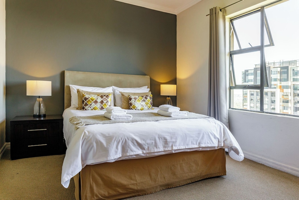 Westpoint Executive Suites - Apartments 26/70