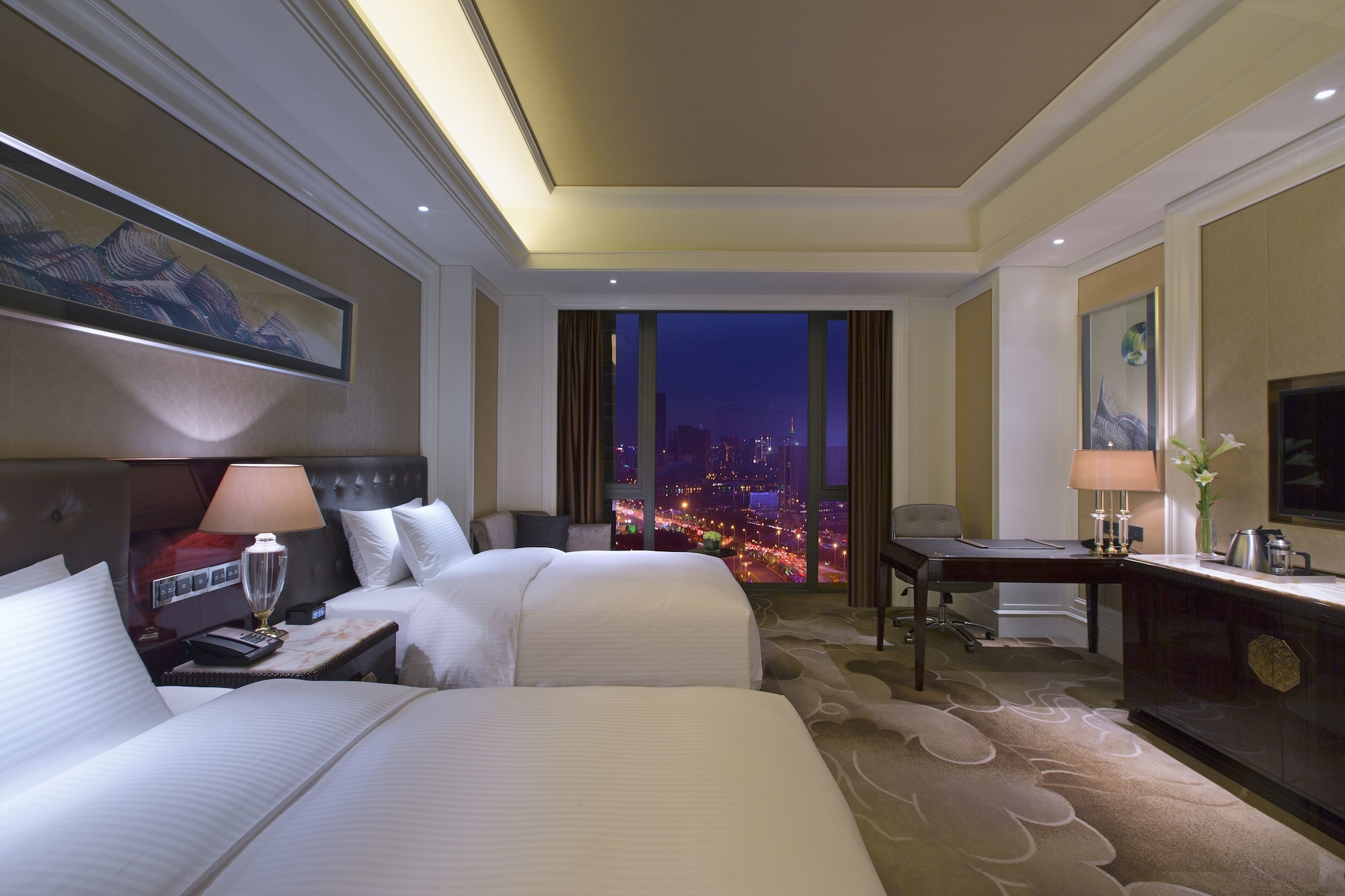 GRAND, DELUXE, TWIN BEDS