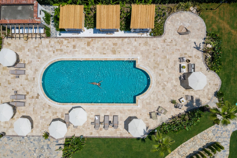 Zigo's Hotel 70/73