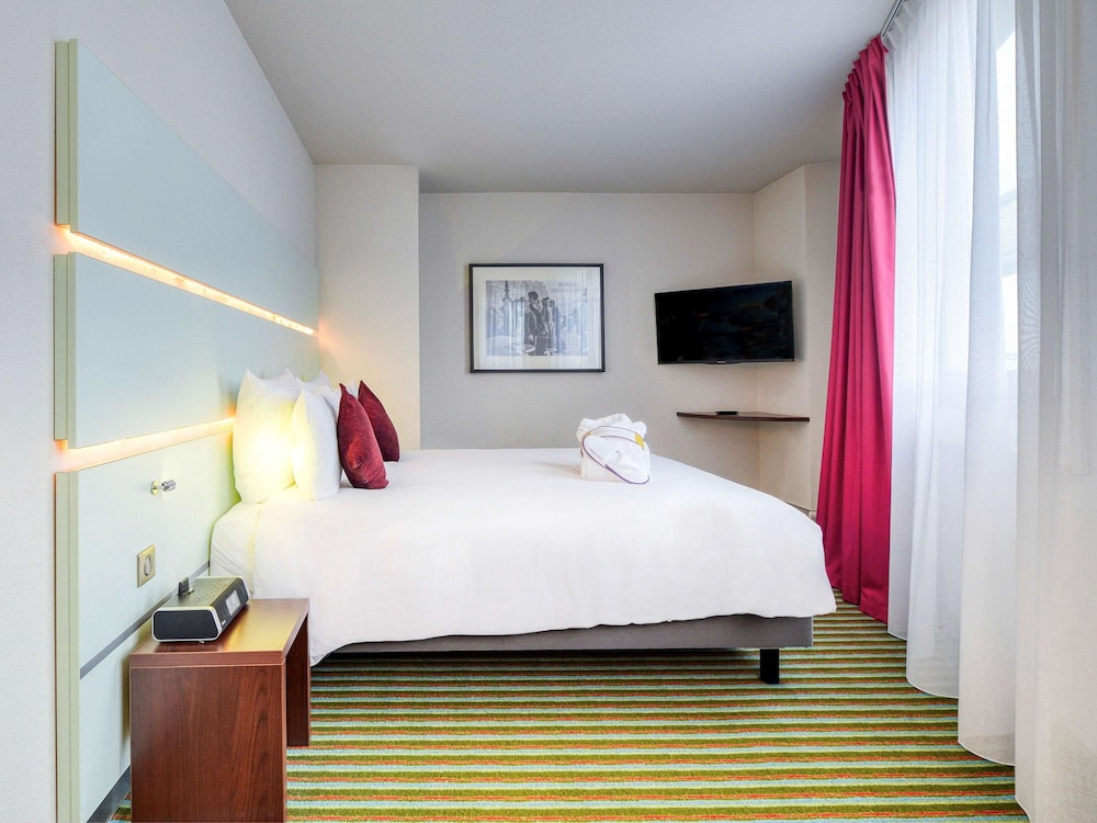 Mercure Paris Ivry Quai de Seine Hotel 11/79
