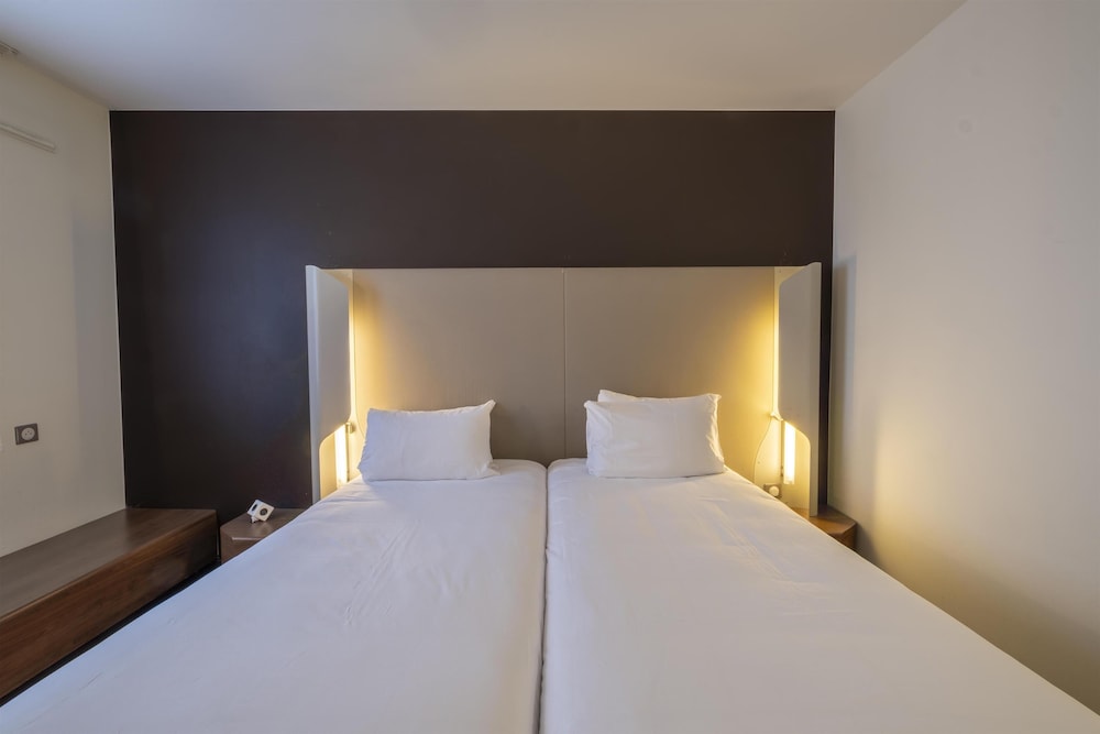 غرفة قياسية بثلاثة أسرّة، Hotel Restaurant Campanile Roissy Le Mesnil-Amelot 10/10