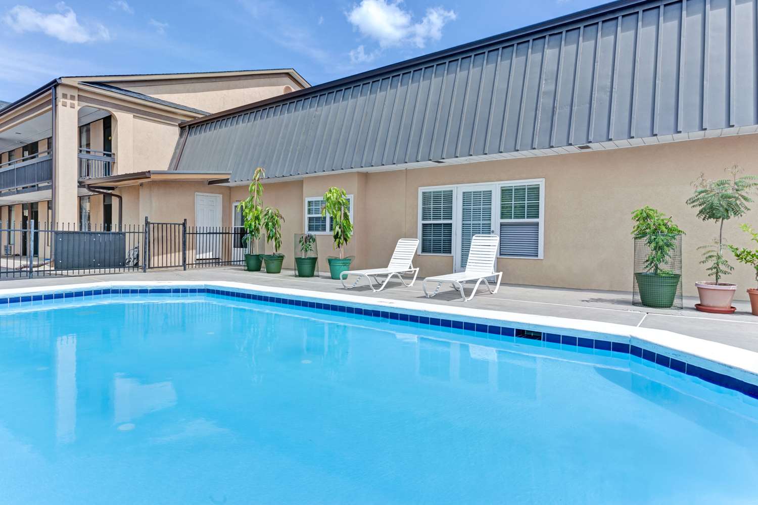 Super 8 By Wyndham Carrollton Ga 2/15