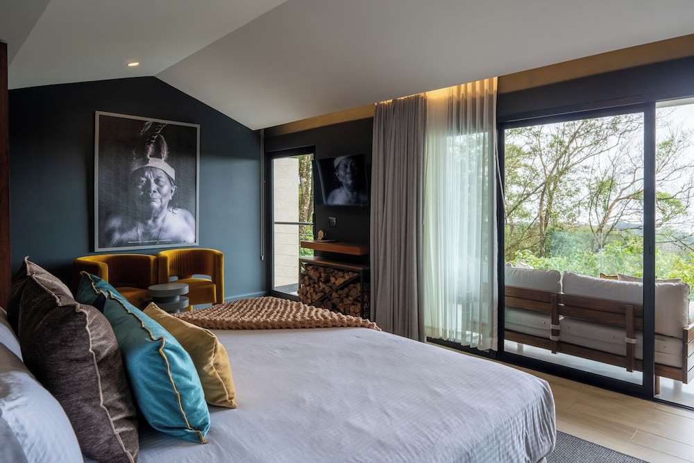Signature, Forest, Suite, King Bed, Plunge Pool