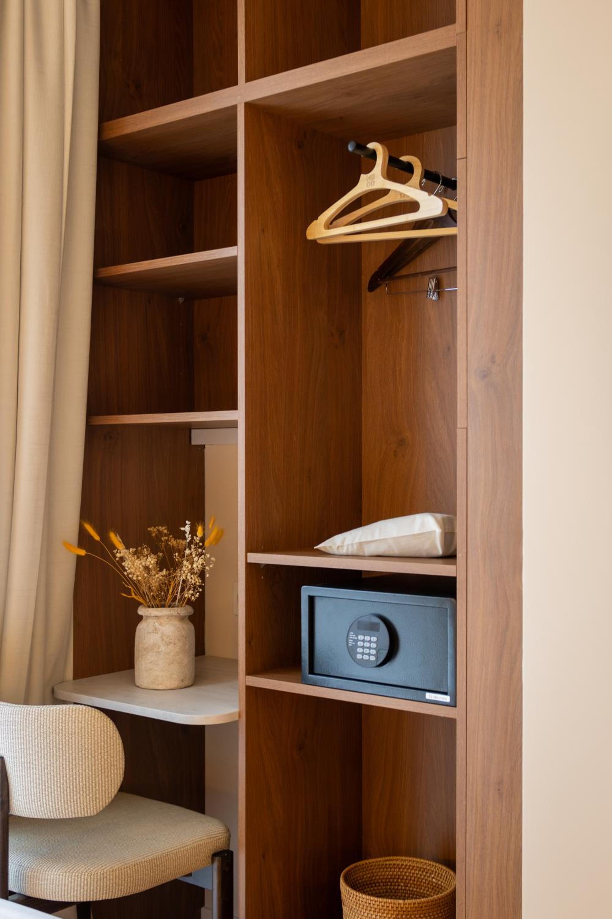 Standard, Queen Bed, HOOD Hotel 8/8