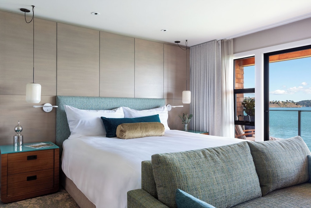 Skyline, Spa, Suite, King Bed