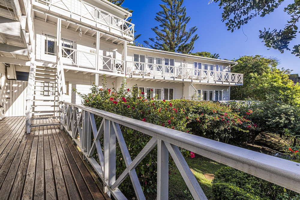 Brenton Beach House 2/50