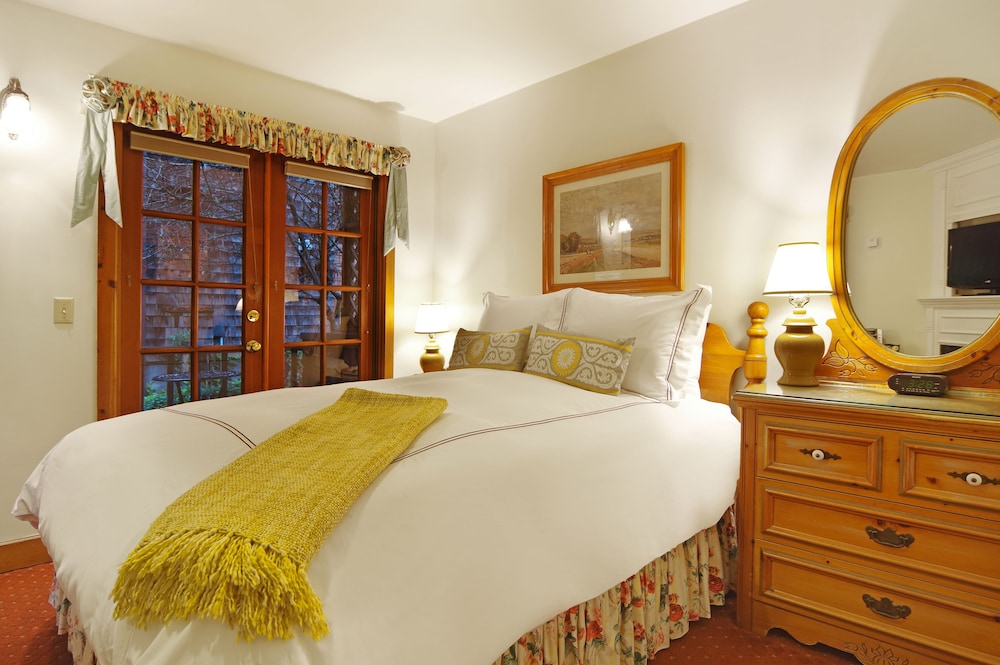 Babbling Brook Inn 9/70