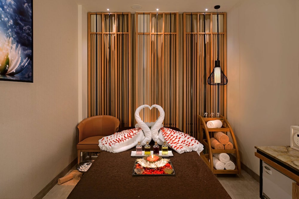 Radisson Mumbai Goregaon 48/75