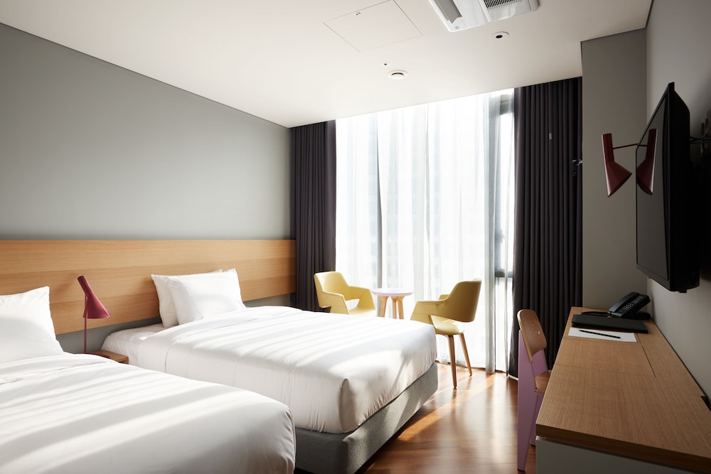 DELUXE, TWIN BEDS