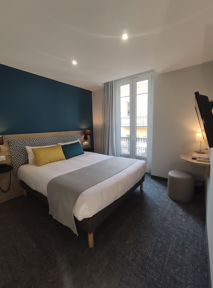 Bristol Hotel 27/61