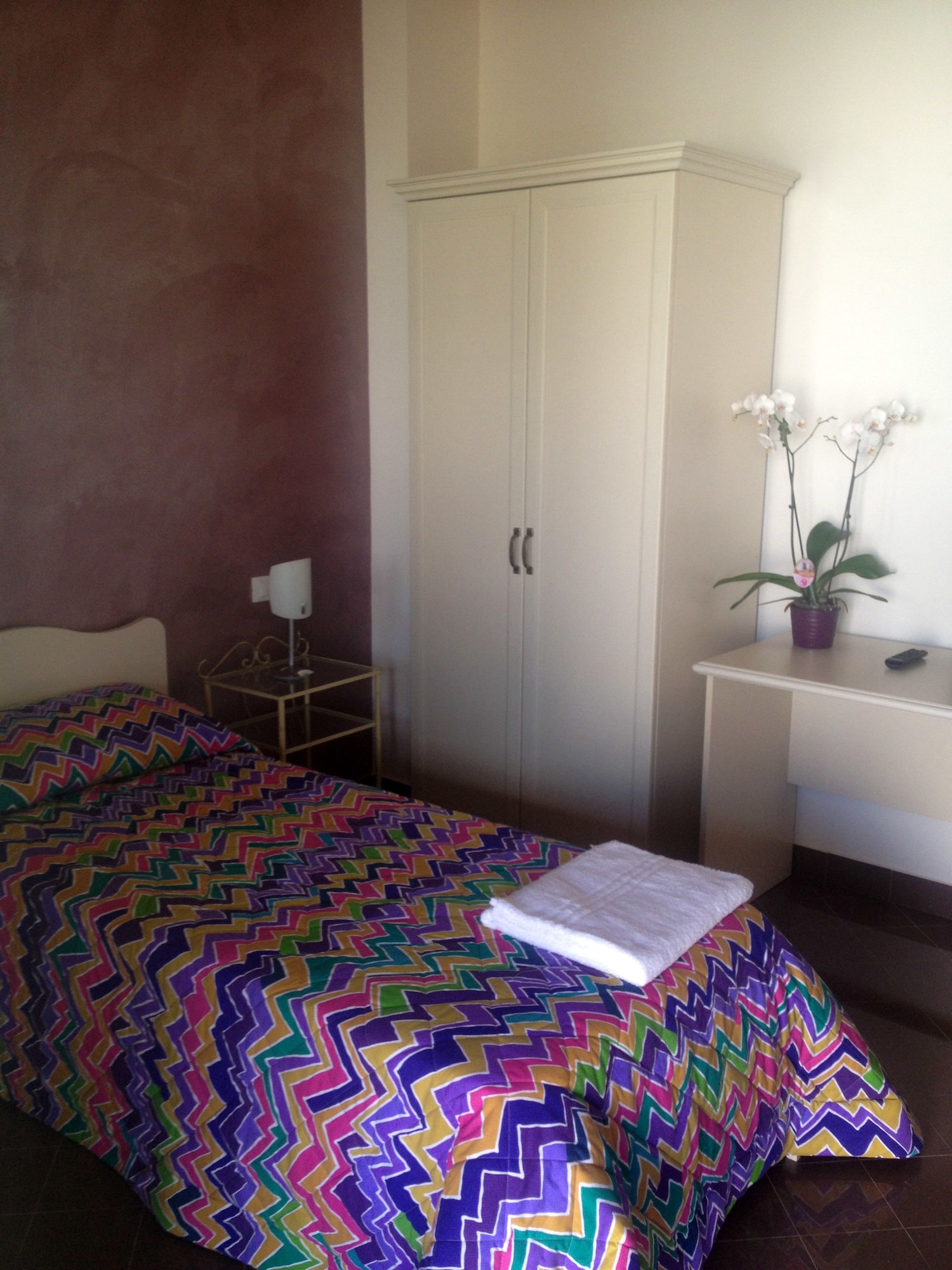 STANDARD, TWIN BEDS, GARDEN AREA