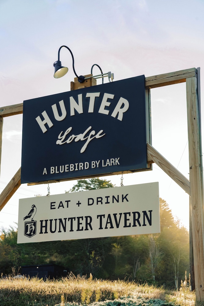 Hunter Lodge, a Bluebird by Lark 1/48