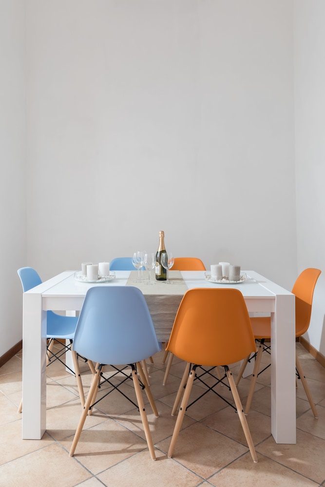A World Aparts - 40 Sforza 14/19