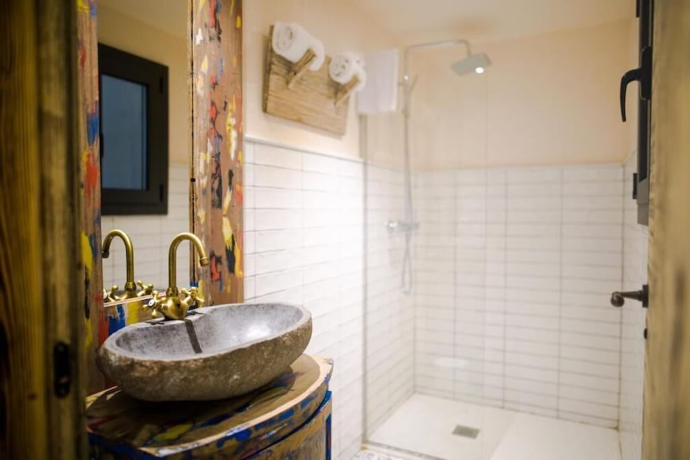 La Bodega Suites 32/38