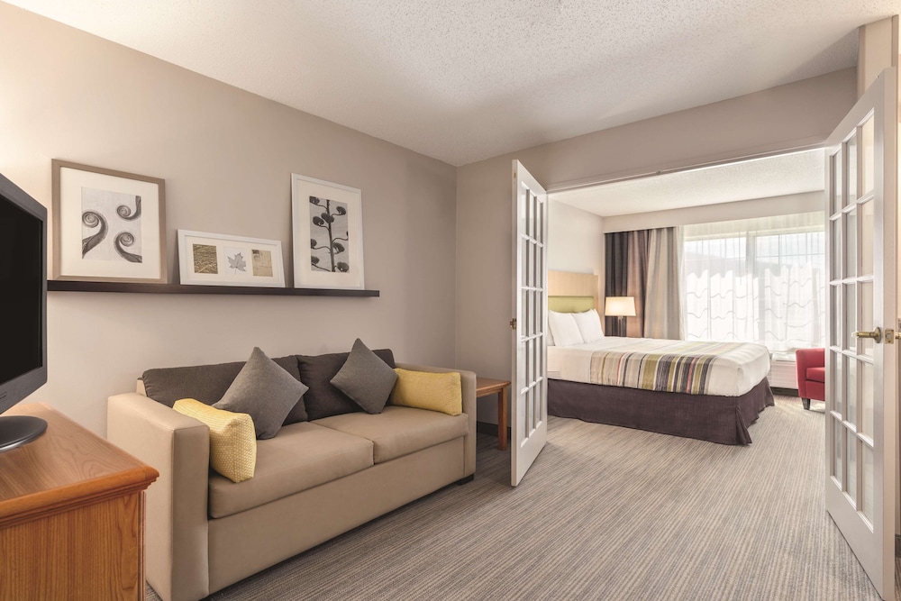 Country Inn and Suites by Radisson Big Flats (Elmira) NY 26/38