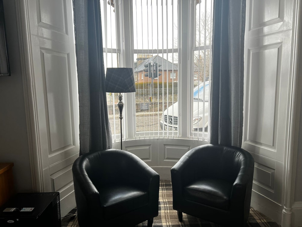 Crown Court Hotel & Bar 27/50
