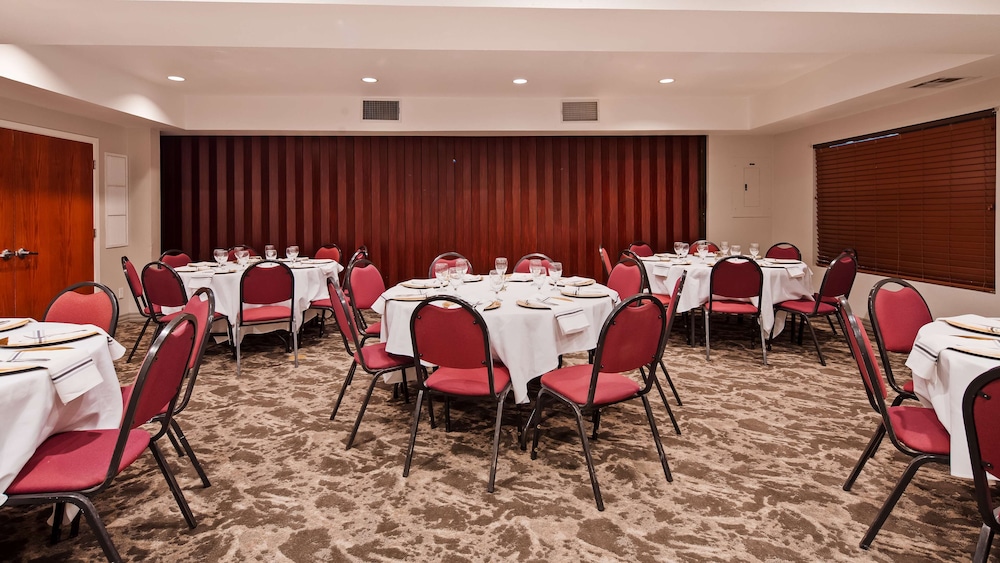 Best Western Plus Villa Del Lago Inn 40/41
