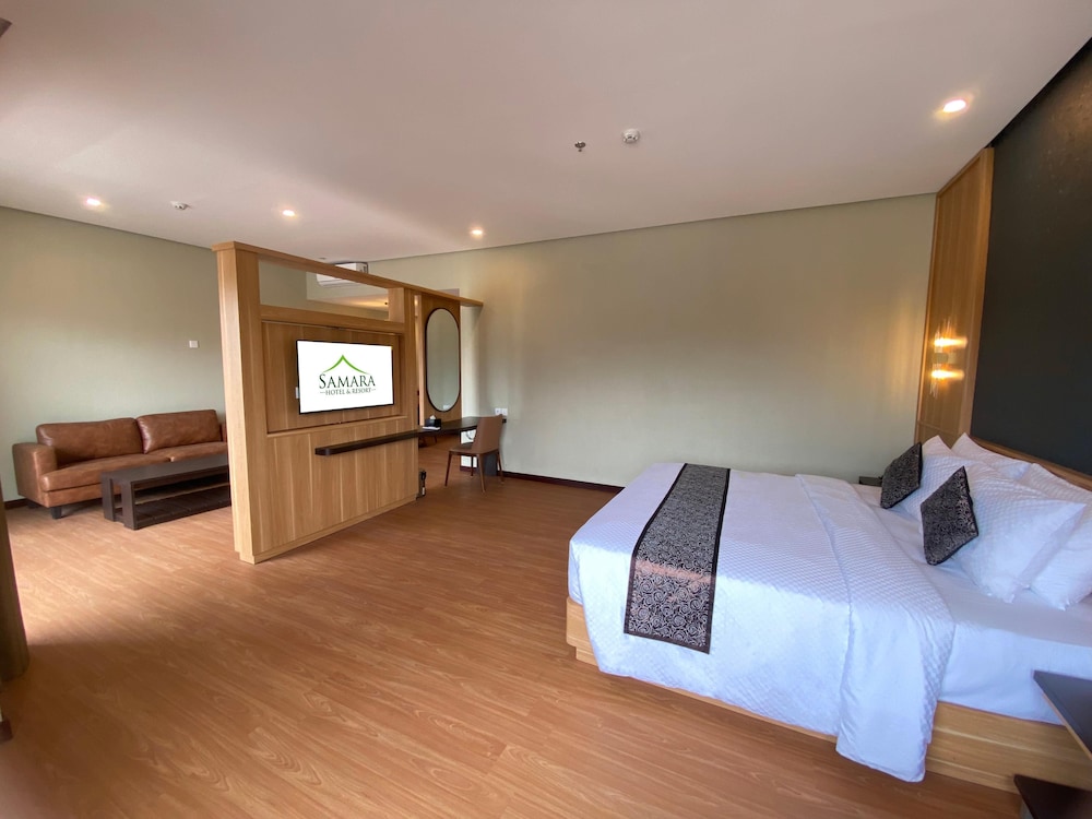 SUITE, KING BED