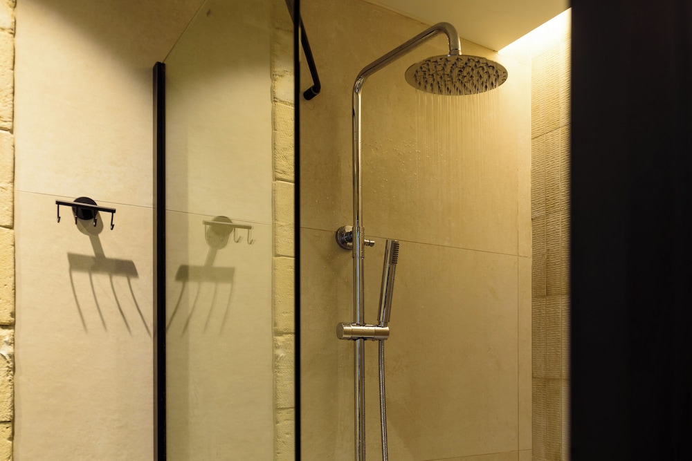 Arthur Suites 44/60