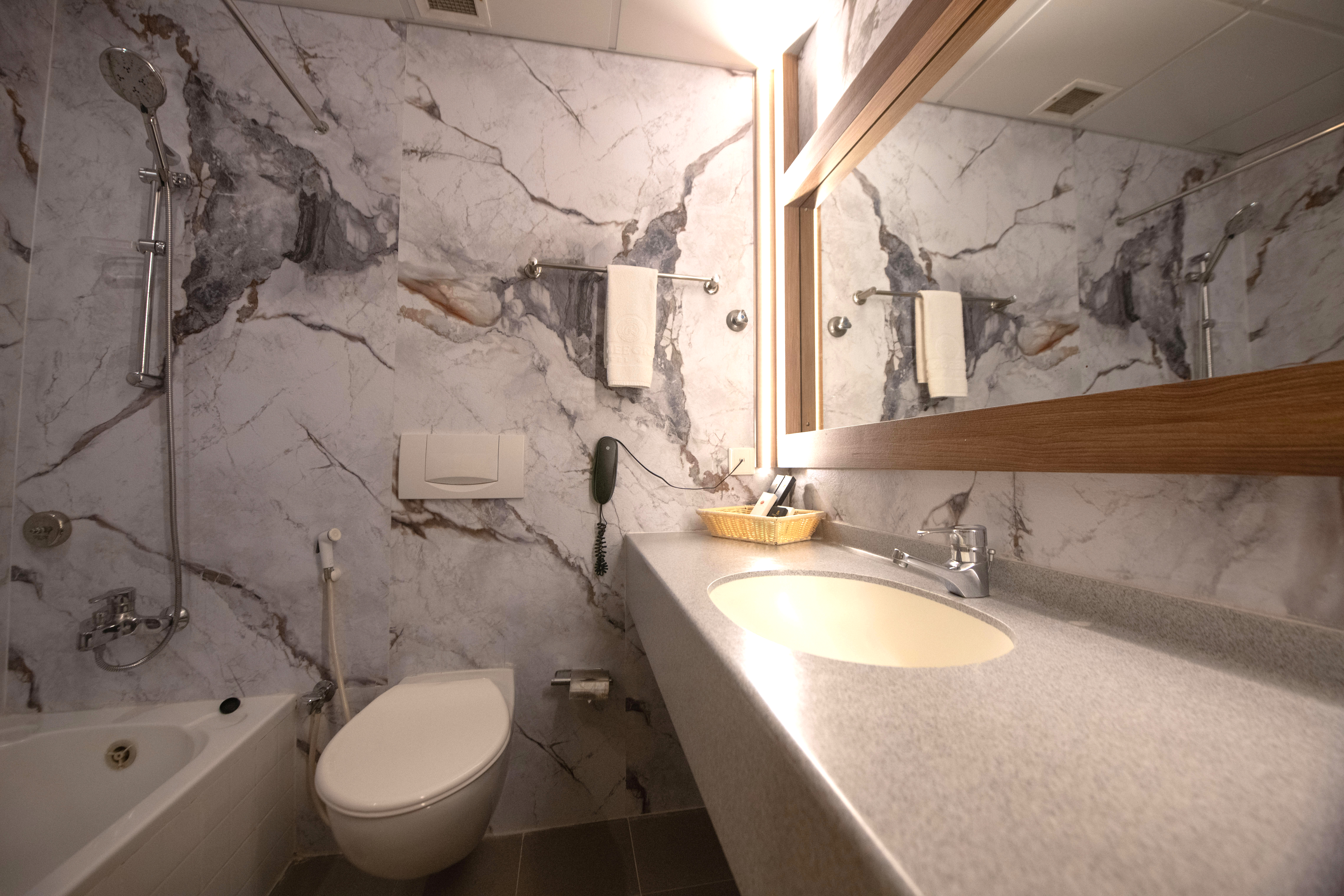 Jr.Suite، Ramee Guestline Hotel 3/3