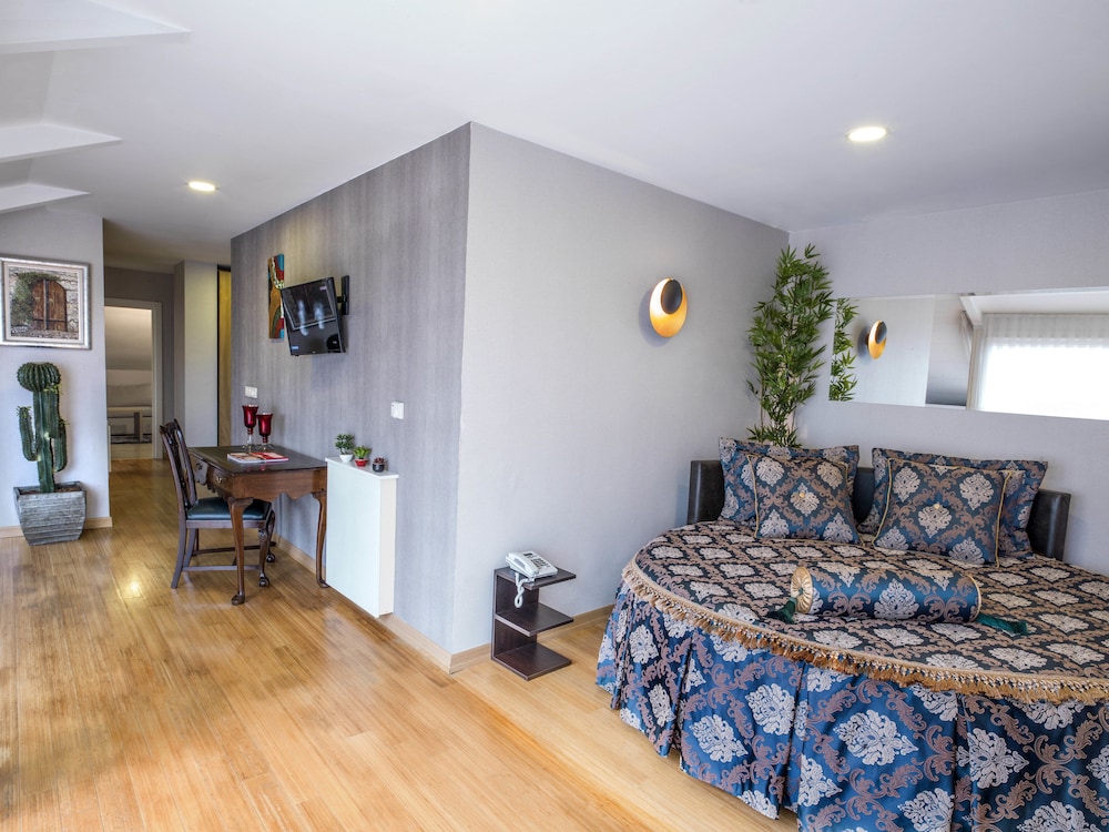 HOTEL BOSFORA 36/50