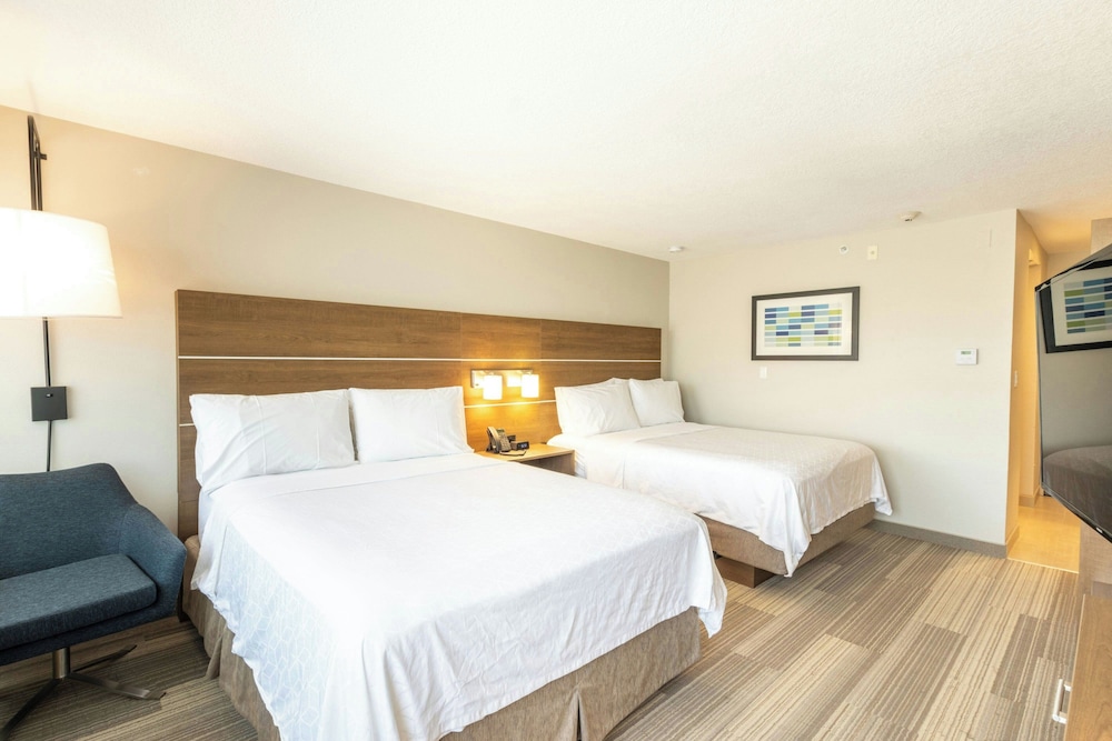 Holiday Inn Express Anaheim West 12/45