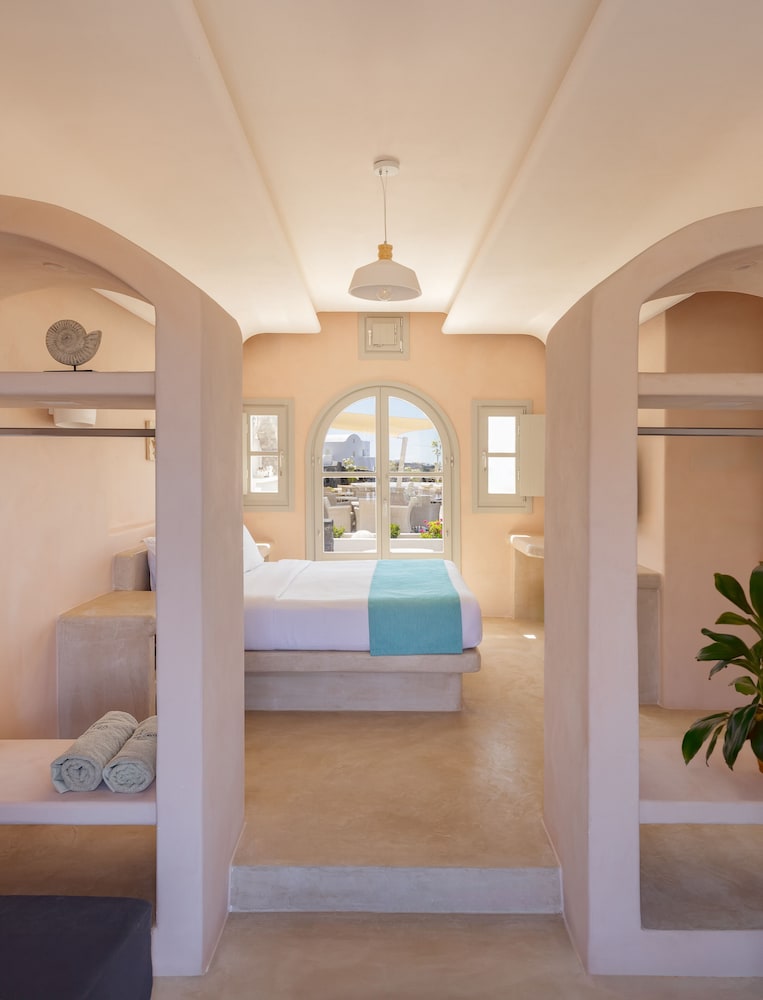 Danae Suites 23/50
