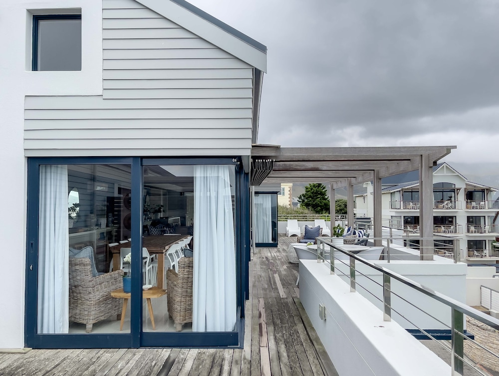 Le Paradis Penthouse Apartment 3/37