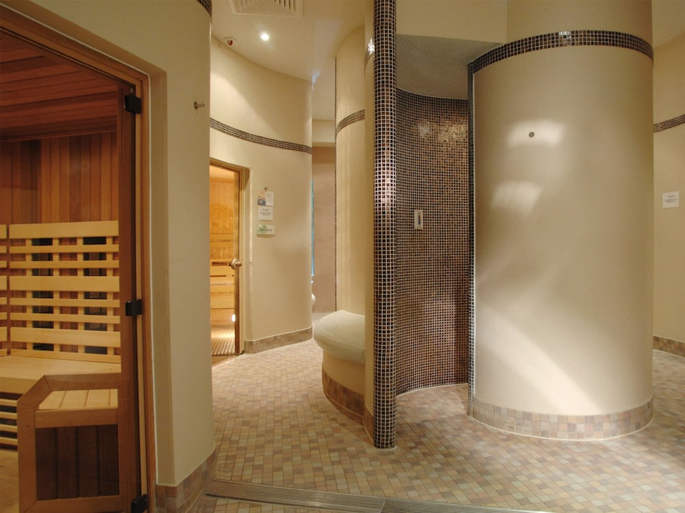 Macdonald Bath Spa Hotel 69/69