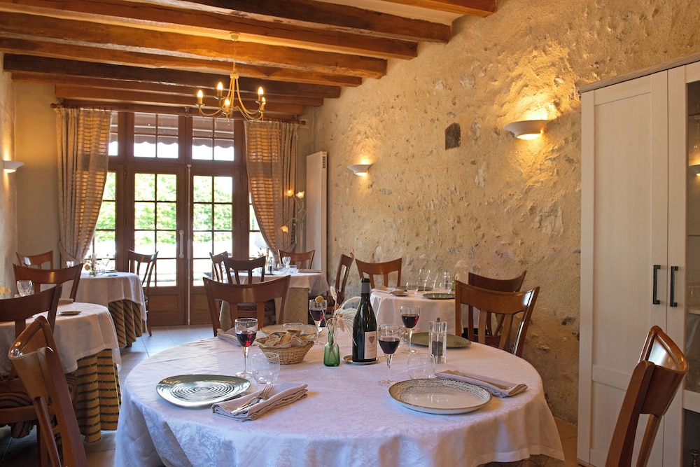 AUBERGE LE COLOMBIEN 30/37