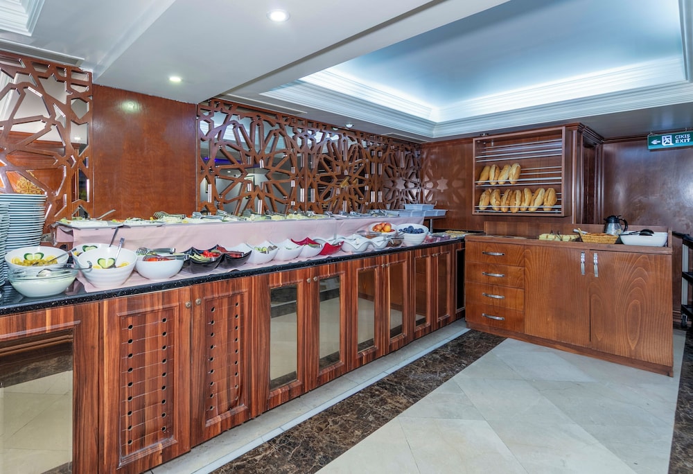 Tilia Hotel 8/50