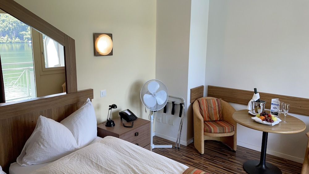 TRESA BAY HOTEL 7/32