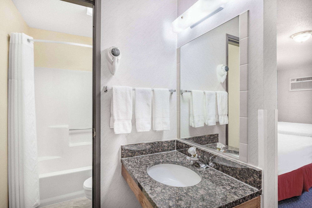 Days Inn by Wyndham Monticello 23/24