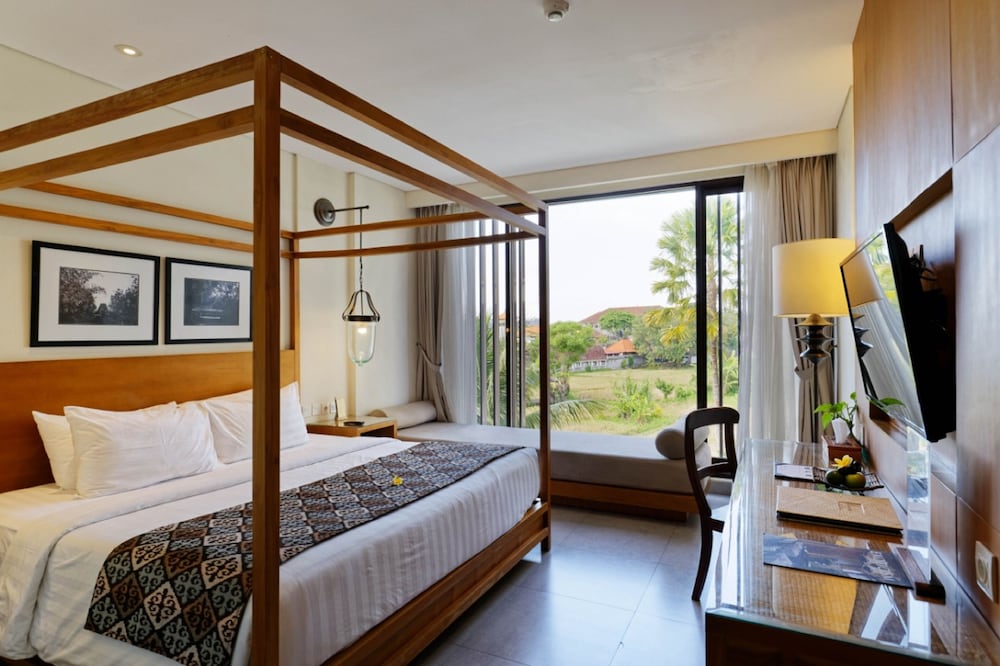 PREMIER, DELUXE, DOUBLE OR TWIN BED