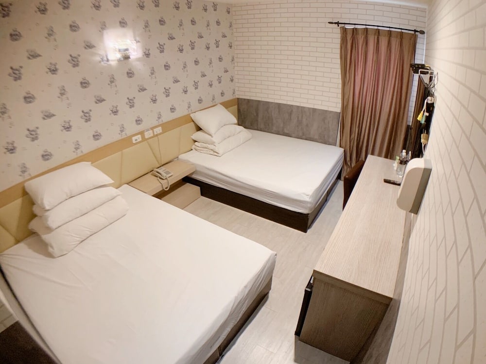 YPJ HOTEL 18/70