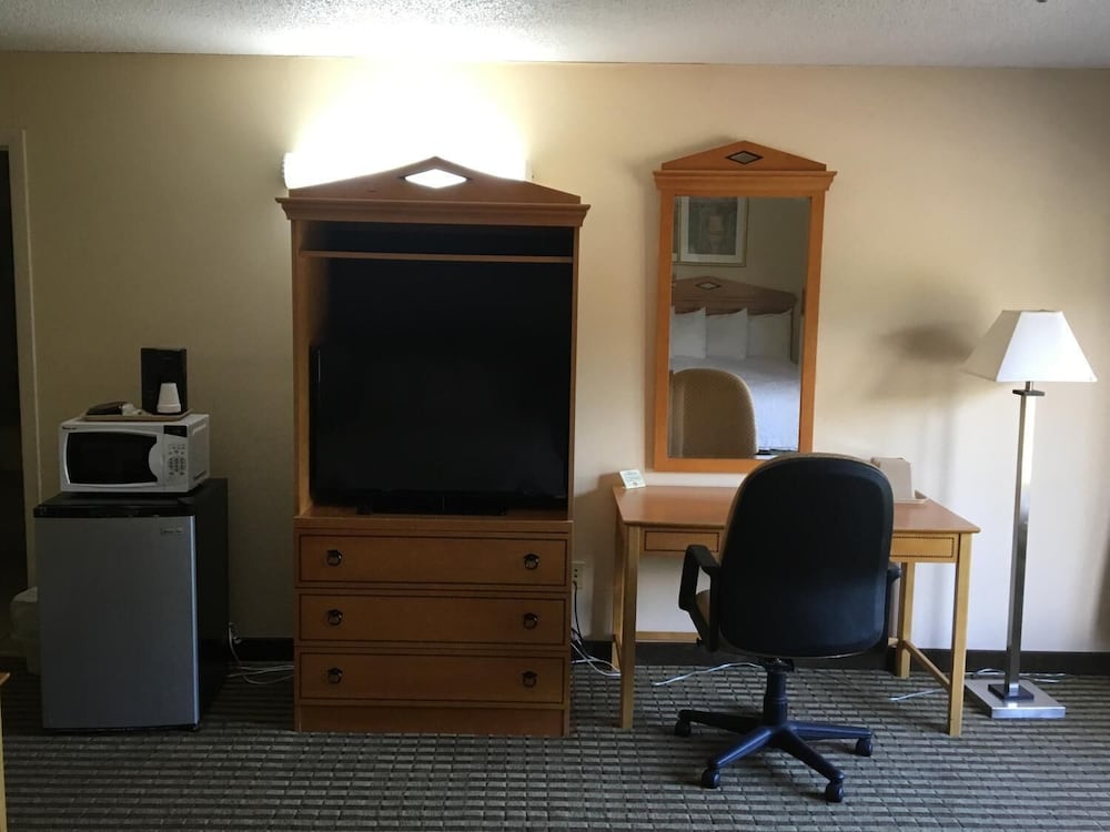 Whitney Inn & Suites 26/34