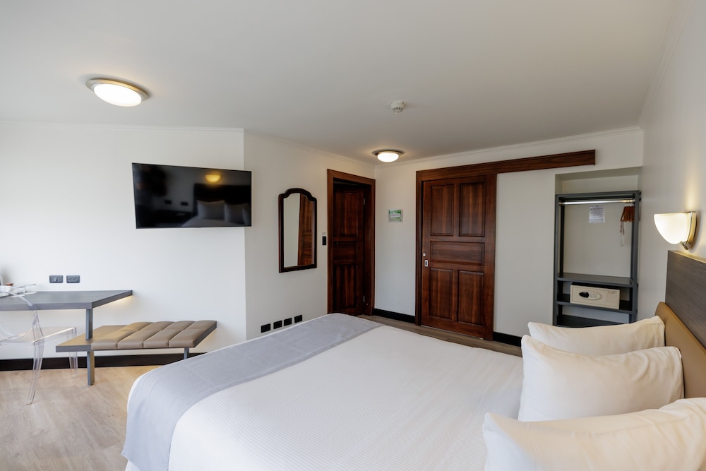 ROOM, ACCESSIBLE